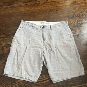 Old navy cargo shorts size 32